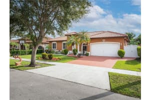 17455 NW 91st Ct, Hialeah, FL 33018, Sold 12/03/21
