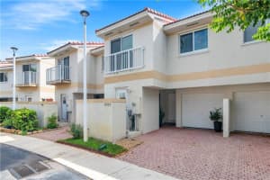 8484 Lagos De Campo Blvd, Tamarac, FL 33321, Sold 04/18/22