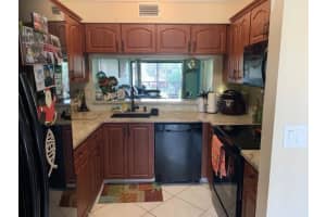 5552 Courtyard Dr, Margate, FL 33063, Sold 02/04/22