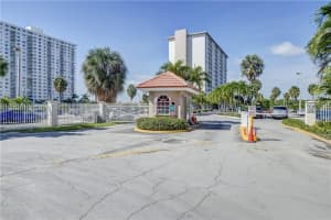 400 Kings Point Dr, Sunny Isles Beach, FL 33160, Sold 12/08/21