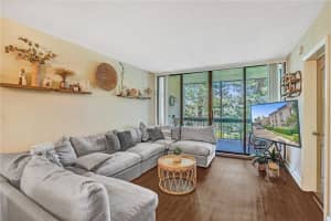 8421 Forest Hills Dr, Coral Springs, FL 33065, Sold 12/21/21