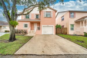 10101 NW 4th Ct, Pembroke Pines, FL 33026, Sold 12/03/21