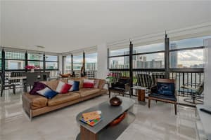 400 Leslie Dr, Hallandale Beach, FL 33009, Sold 02/02/22