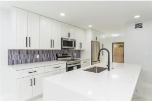 83 NE 17th Ct, Fort Lauderdale, FL 33305, Sold 12/03/21