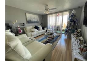 6950 NW 186th St, Hialeah, FL 33015, Sold 02/16/22