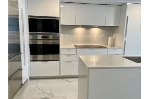 9521 E Bay Harbor Dr, Bay Harbor Islands, FL 33154, Sold 12/16/21