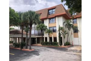 671 NE 195th St, Miami, FL 33179, Sold 04/18/22