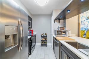 2811 N Oakland Forest Dr, Oakland Park, FL 33309, Sold 12/22/21