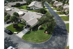 22 Ridge Pointe Dr, Boynton Beach, FL 33435, Sold 01/14/22