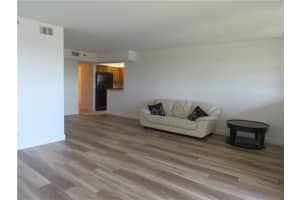 3300 W Rolling Hills Cir, Davie, FL 33328, Sold 04/06/22