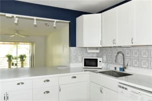 5525 N Lakewood Cir, Margate, FL 33063, Sold 01/07/22