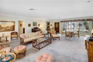 14 Cayuga Rd, Sea Ranch Lakes, FL 33308, Sold 01/07/22