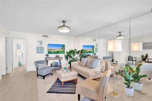 810 SE 7th St, Deerfield Beach, FL 33441, Sold 03/15/22