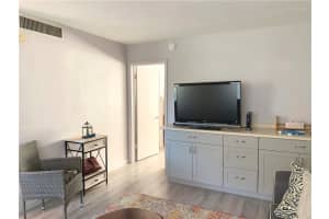 3220 NE 10th St, Pompano Beach, FL 33062, Sold 02/09/22