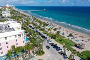 2051 SE 3rd St, Deerfield Beach, FL 33441, Sold 02/07/22