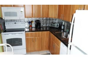 700 NE 14th Ave, Hallandale Beach, FL 33009, Sold 04/15/22