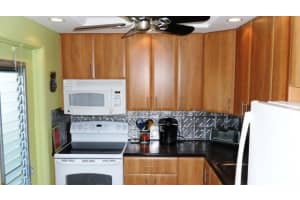 700 NE 14th Ave, Hallandale Beach, FL 33009, Sold 04/15/22