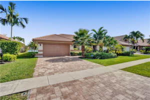 1700 W Oak Knoll Cir, Davie, FL 33324, Sold 03/28/22
