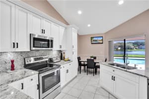 1700 W Oak Knoll Cir, Davie, FL 33324, Sold 03/28/22