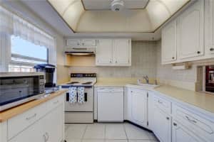 25 SE 13th St APT B2, Boca Raton, FL 33432, Sold 03/24/22