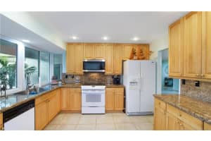 10479 NW 3rd St, Plantation, FL 33324, Sold 03/02/22