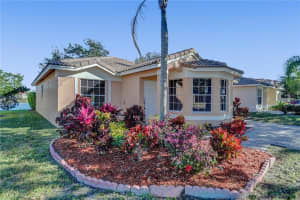 11781 SW 7th St, Pembroke Pines, FL 33025, Sold 02/25/22