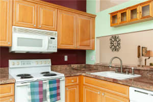 8072 Summer Shores Dr, Delray Beach, FL 33446, Sold 05/02/22