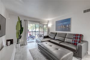 3017 N Oakland Forest Dr, Oakland Park, FL 33309, Sold 04/13/22