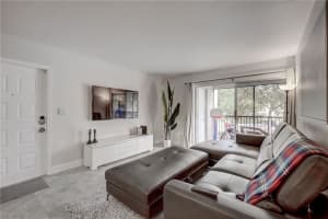 3017 N Oakland Forest Dr, Oakland Park, FL 33309, Sold 04/13/22