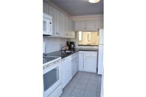 400 SE 10th St, Deerfield Beach, FL 33441, Sold 05/31/22