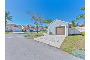 1270 SW 110th Ave, Pembroke Pines, FL 33025, Sold 03/04/22