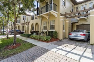 8670 Blaze Ct, Cooper City, FL 33328, Sold 04/04/22