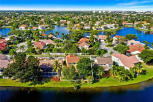 1142 Laguna Springs Dr, Weston, FL 33326, Sold 03/10/22