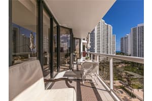3640 Yacht Club Dr APT 1107, Aventura, FL 33180, Sold 04/01/22