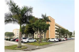 220 SW 9th Ave APT 320, Hallandale Beach, FL 33009, Sold 03/08/22
