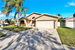 10071 SW 15th Pl, Davie, FL 33324, Sold 03/31/22