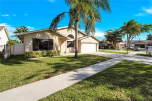 10071 SW 15th Pl, Davie, FL 33324, Sold 03/31/22