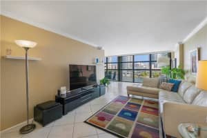 200 Leslie Dr APT 915, Hallandale Beach, FL 33009, Sold 04/19/22