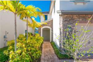 11826 SW 13th Ct, Pembroke Pines, FL 33025, Sold 06/09/22