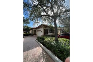 16128 Emerald Estates Dr v13, Weston, FL 33331, Sold 04/13/22