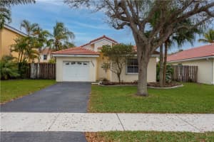 8292 SW 44th Pl, Davie, FL 33328, Sold 03/30/22