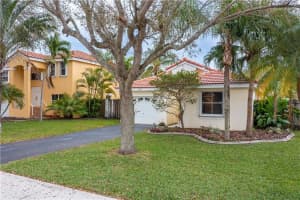 8292 SW 44th Pl, Davie, FL 33328, Sold 03/30/22