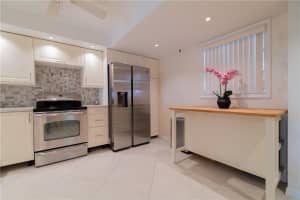 7020 Half Moon Cir APT 208, Hypoluxo, FL 33462, Sold 05/06/22