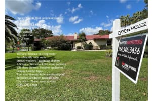10751 SW 27th St, Davie, FL 33328, Sold 04/27/22