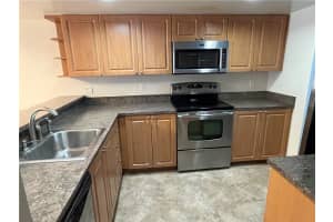 7064 SW 42nd Ct, Davie, FL 33314, Sold 04/18/22