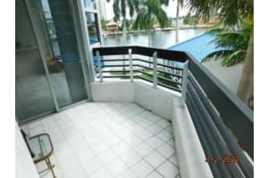 19195 Mystic Pointe Dr APT 301, Aventura, FL 33180, Sold 05/27/22