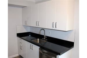621 NE 28th St 1, Wilton Manors, FL 33334 - MLS#F10321636