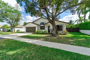 9998 NW 52nd St, Sunrise, FL 33351, Sold 04/14/22