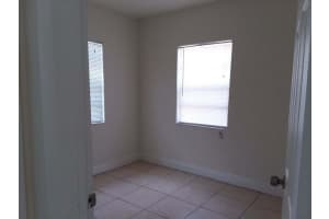 700 NW 14th Ter 4, Fort Lauderdale, FL 33311 - MLS#F10321698
