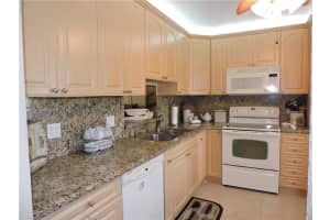324 SE 10th St APT 205, Dania Beach, FL 33004, Sold 05/10/22
